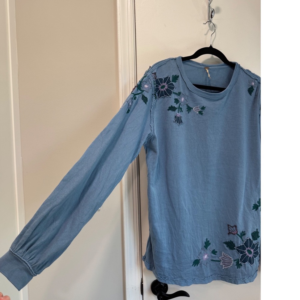 Free People Violet Vines Blue Embroidered Long Sleeve Boho Top Raw Seam Small - Picture 4 of 10